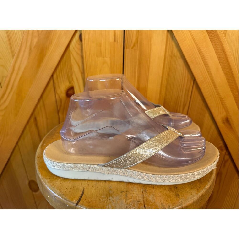 Tommy Bahama sandals flip flops Women Size 9M Gold Synthetic Upper
